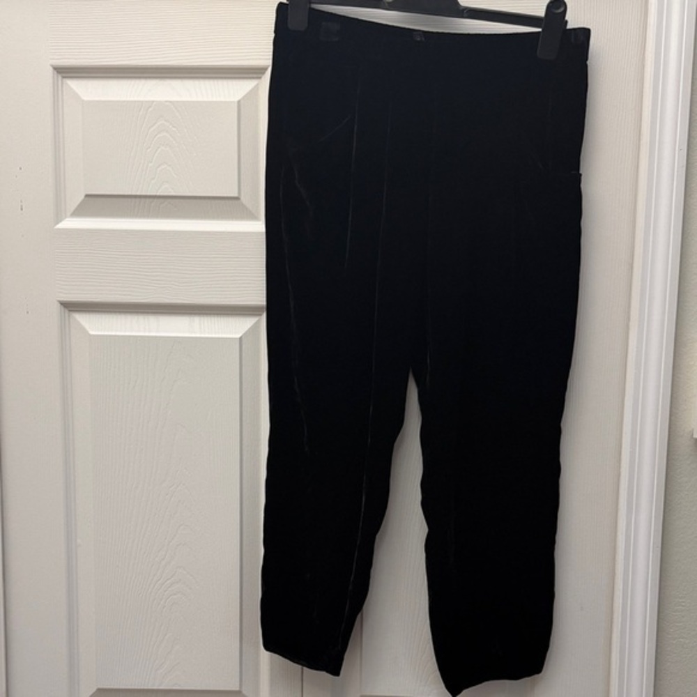 Eileen Fisher Black Cropped Velvet Pants